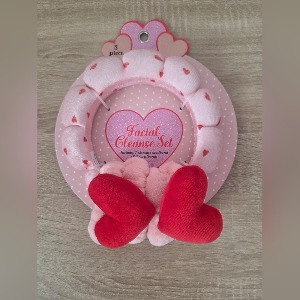 Pink & Red Heart Facial Cleanse Set NEW